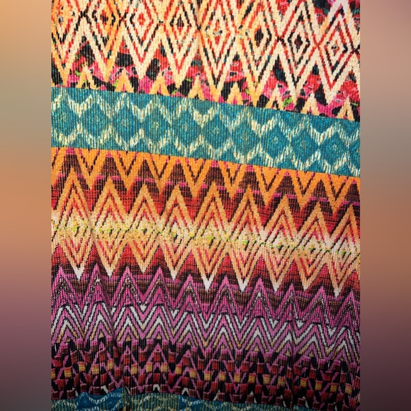 Ivy Jane backless multi colored pattern top - Picture 5 of 6